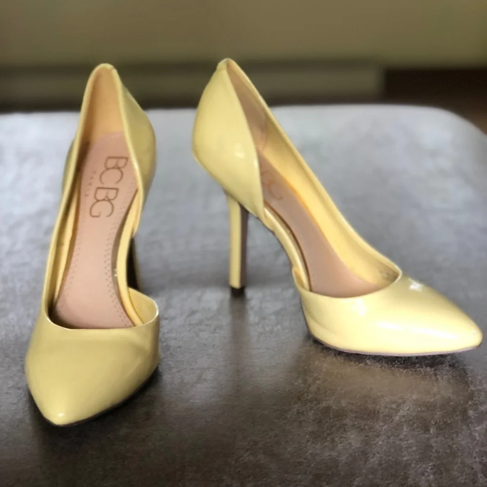 BCBG Yellow Heel - Picture 2 of 5